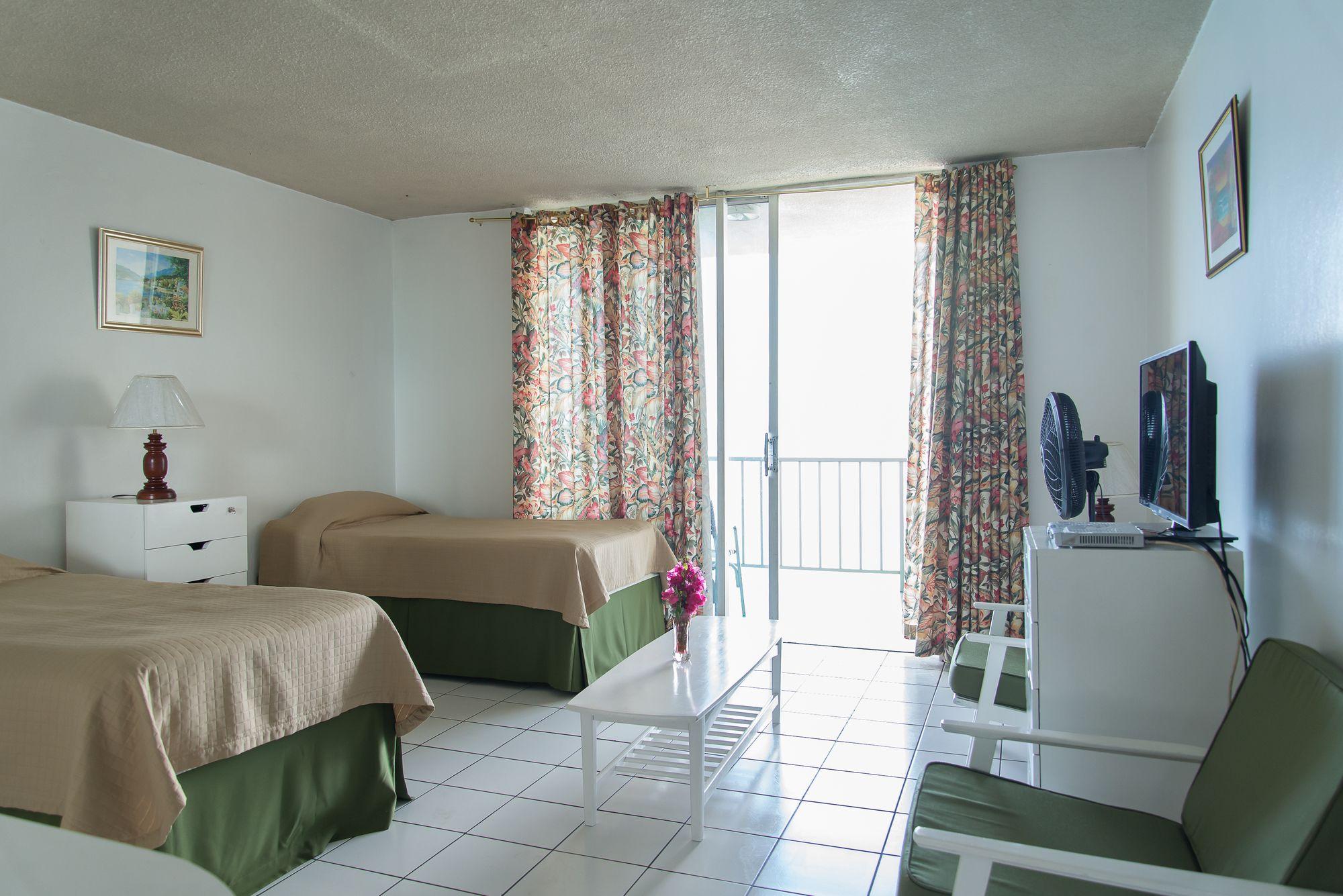 Montego Bay Club Apartments Экстерьер фото